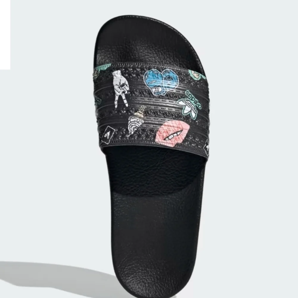 ADIDAS ADILETTE J SLIDES size 6